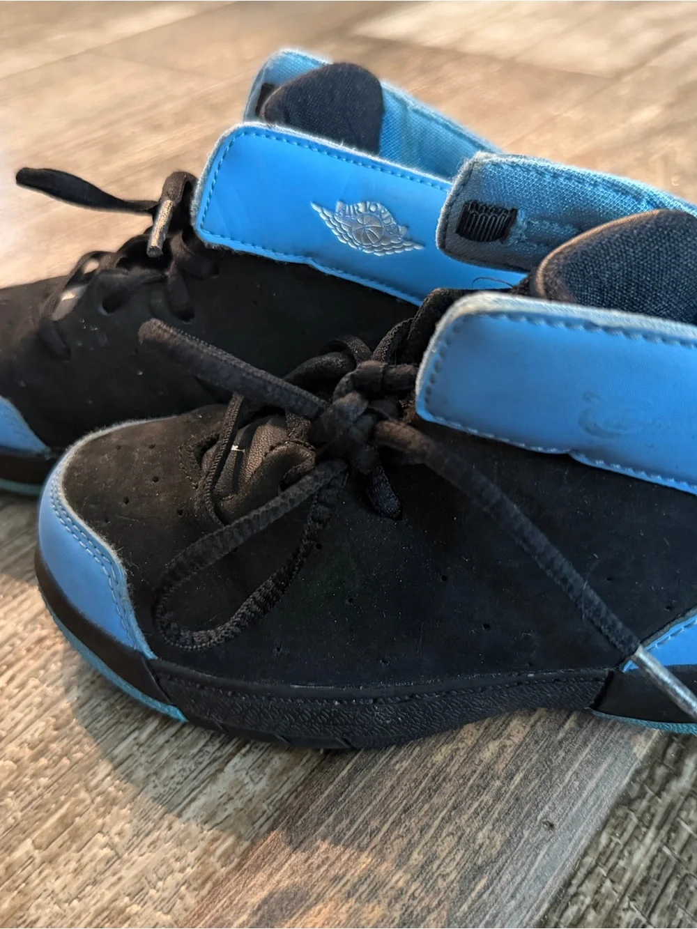 Jordan Kids High-Top Sneakers in Black and Blue
